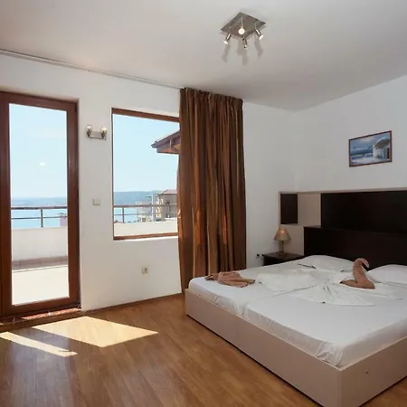Vemara Club And - Free Parking And Free Access 3*