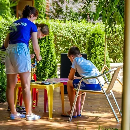 Vemara Club And - Free Parking And Free Access 호텔 오브조르