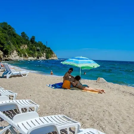 Hotel Vemara Club And - Free Parking And Free Access 3*