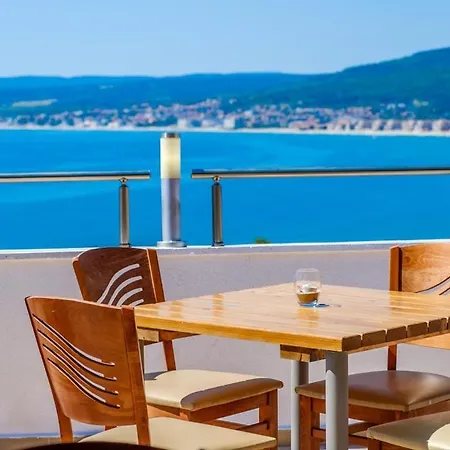 Hotel Vemara Club And - Free Parking And Free Access 3*