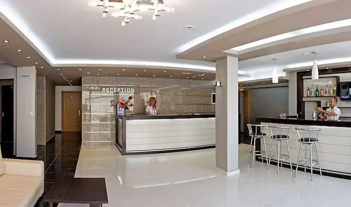 Vemara Club And - Free Parking And Free Access Hotel