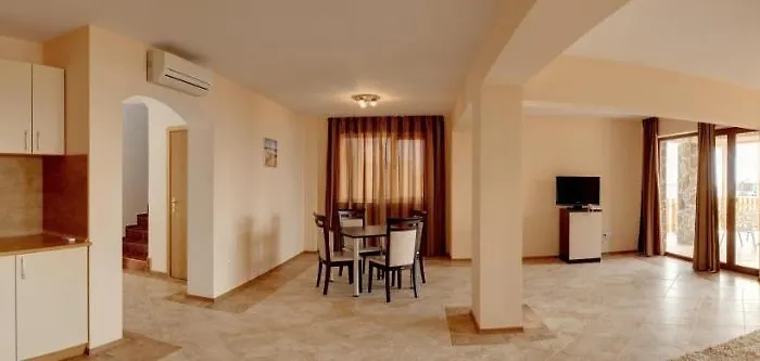 Hotel Vemara Club And - Free Parking And Free Access 3*