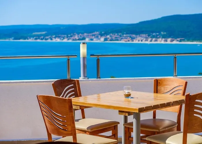 Hotel Vemara Club And - Free Parking And Free Access 3*