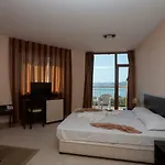 Ξενοδοχείο Vemara Club And - Free Parking And Free Access 3*