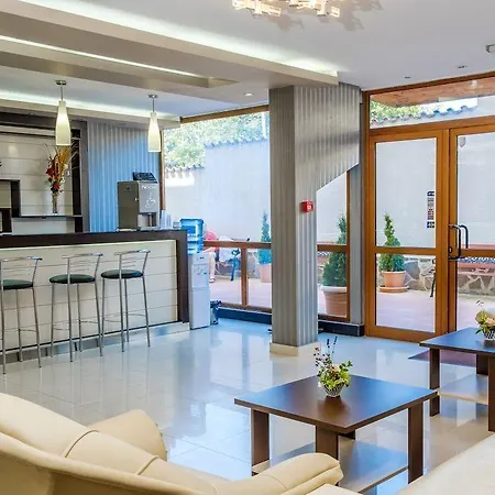 Vemara Club And - Free Parking And Free Access 3*