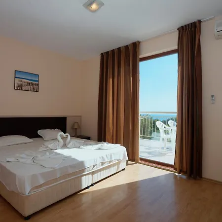 Vemara Club Готель