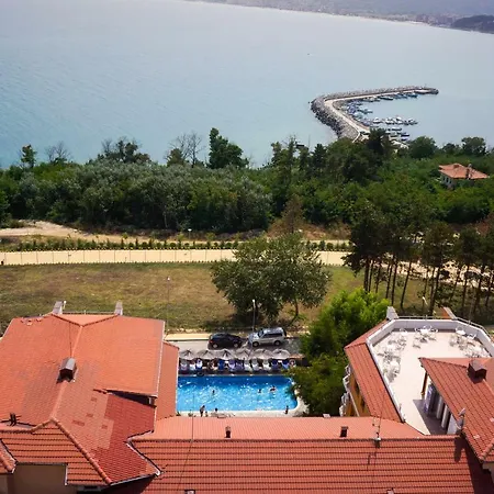 Vemara Club And - Free Parking And Free Access 3*